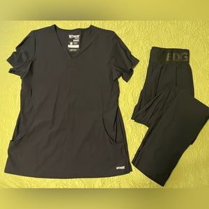 GREYS ANATOMY black scrub top and skinny leg bottoms